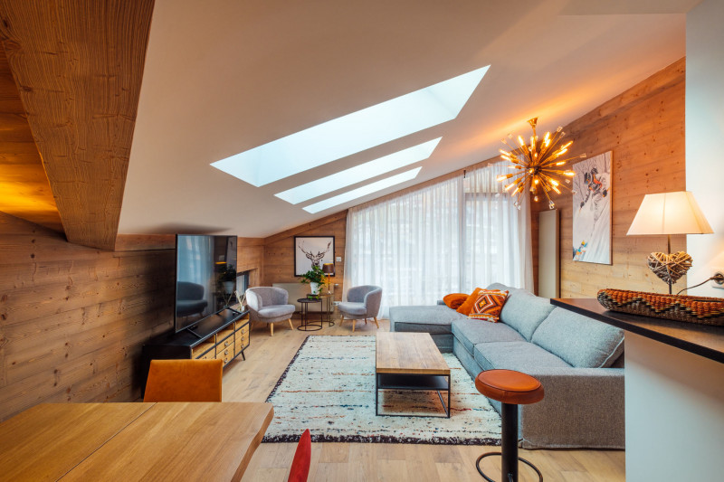 _lv_images__lot_0003870425_02_19294719