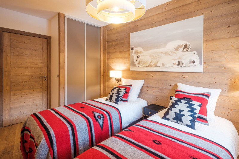 _lv_images__lot_0003870425_05_19179307