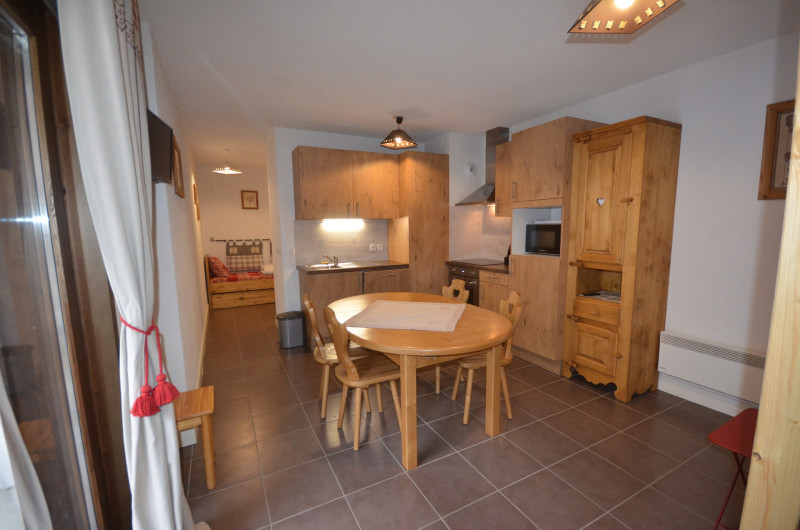 _lv_images__lot_0004000107_11_19361194