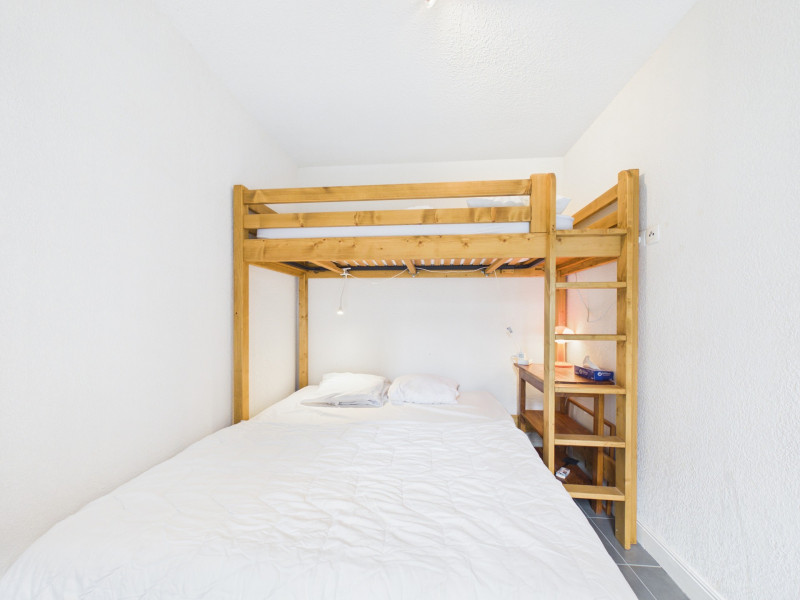 _lv_images__lot_0004000298_12_20835512