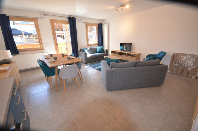 _lv_images__lot_0004230371_08_19371428