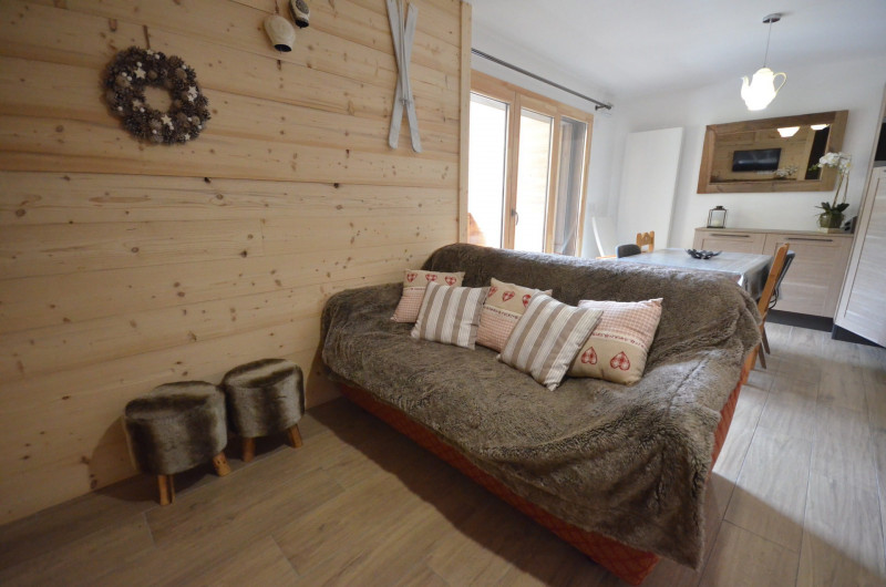 _lv_images__lot_0004230374_01_19371696