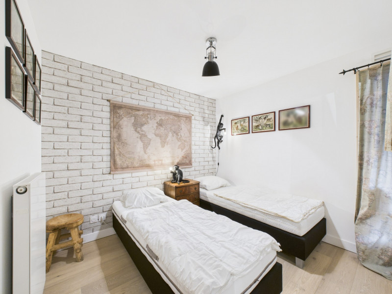 _lv_images__lot_0004230376_08_19229383