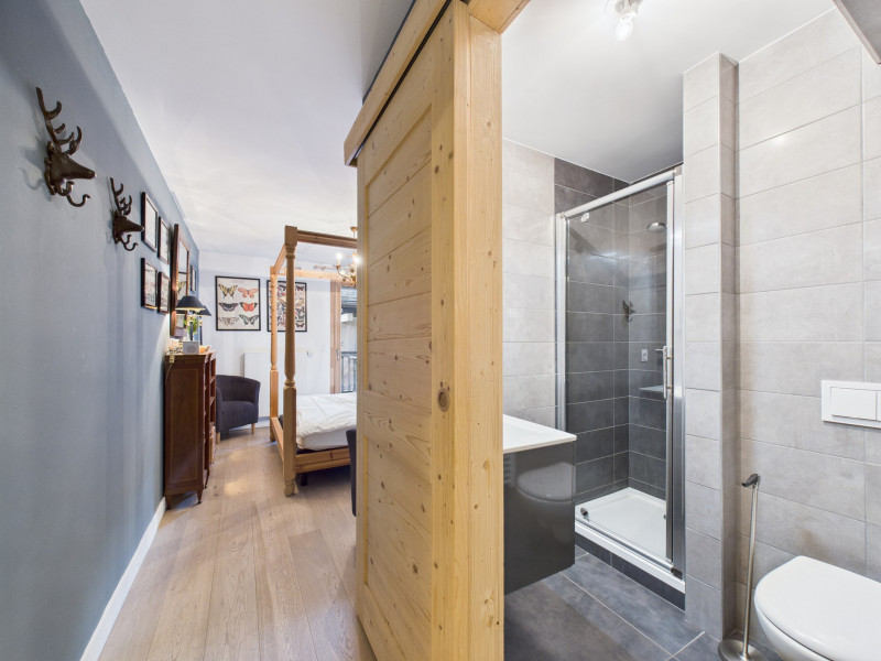 _lv_images__lot_0004230376_11_18939575