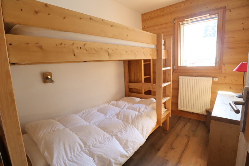 _lv_images__lot_0004260307_09_18428555