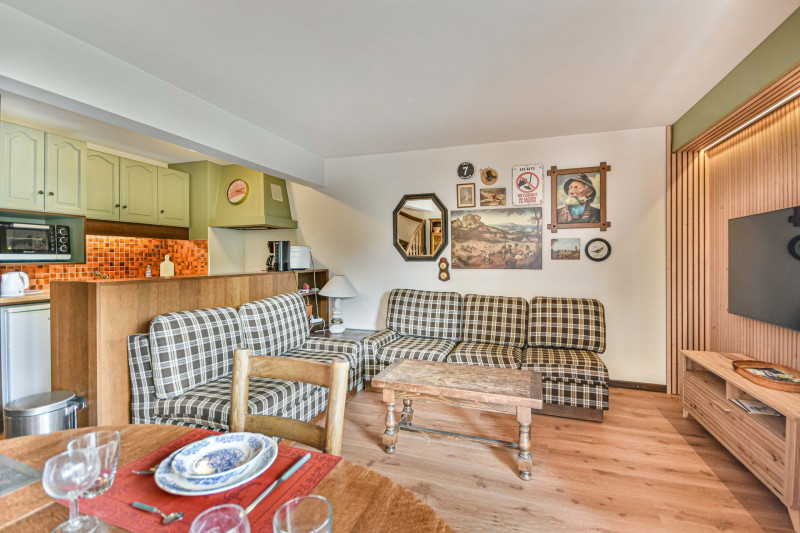 _lv_images__lot_0020042228_11_17973934