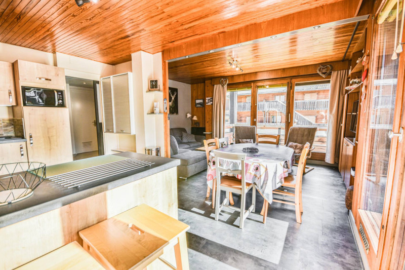 _lv_images__lot_0020312204_02_17882942