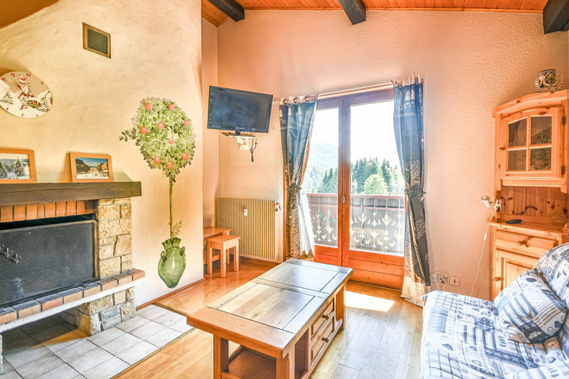 _lv_images__lot_0020392215_04_18368093