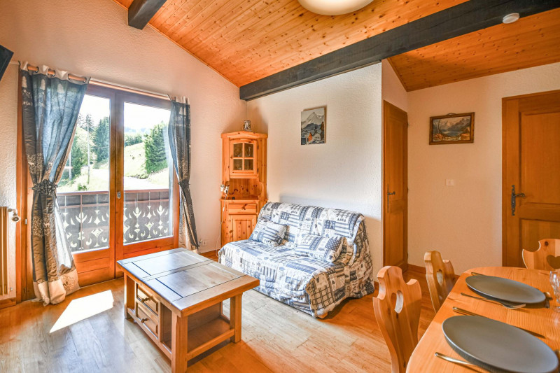 _lv_images__lot_0020392215_05_18122640