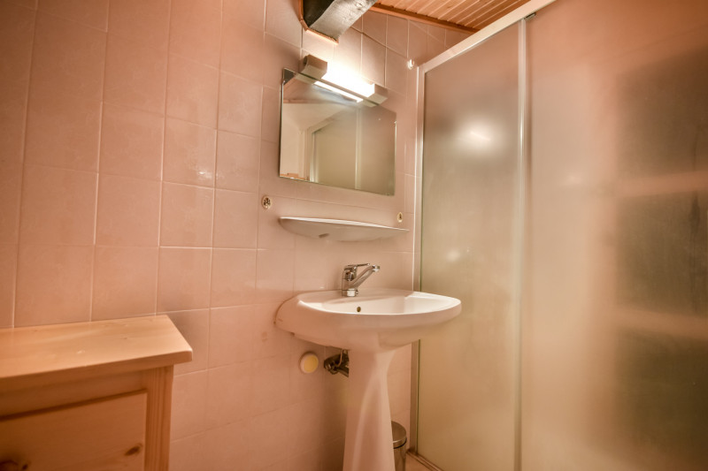 _lv_images__lot_0020392215_08_17159227