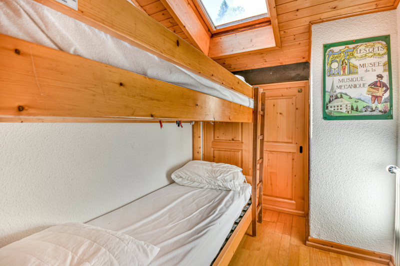 _lv_images__lot_0020392215_11_18112370 _lv_images__lot_0020392215_11_18112370