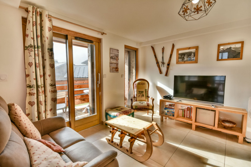 _lv_images__lot_0020392216_02_17974135