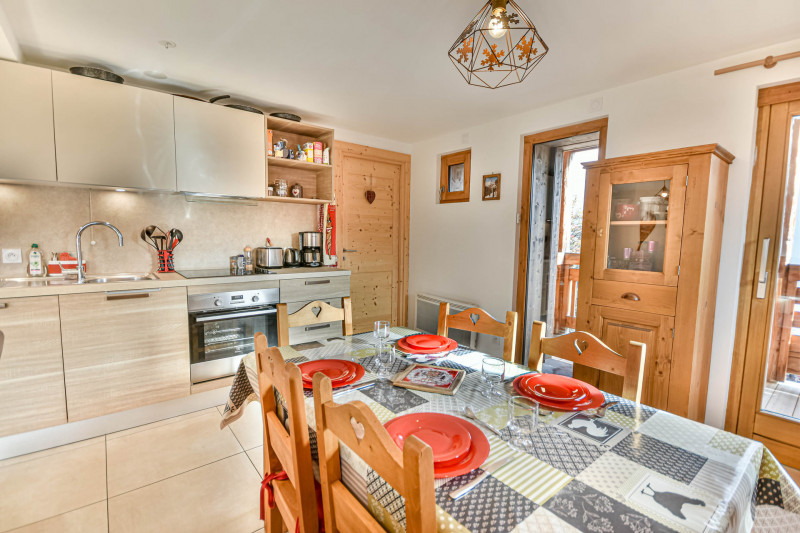 _lv_images__lot_0020392216_04_19118772