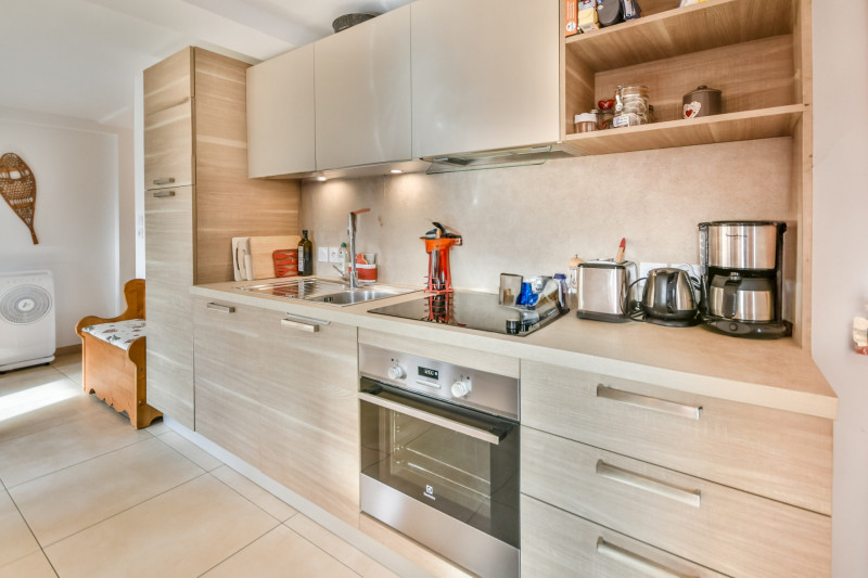 _lv_images__lot_0020392216_05_17728352