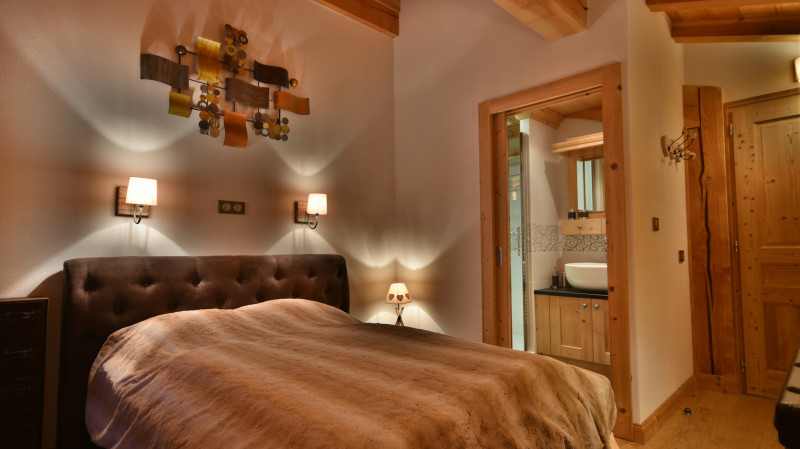 _lv_images__lot_0020392244_05_19155565