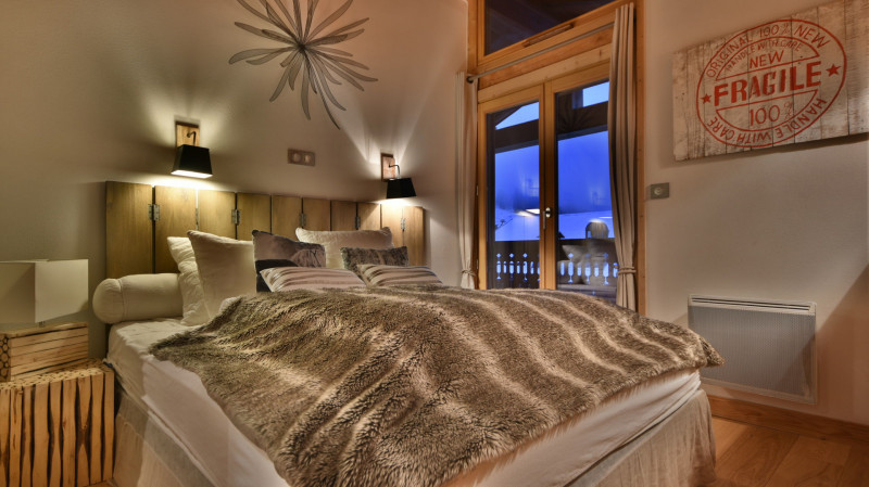 _lv_images__lot_0020392244_06_18800539