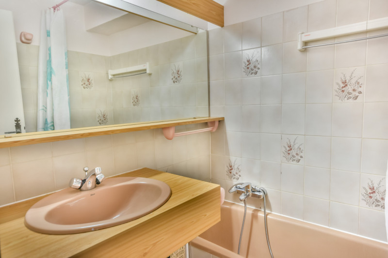 _lv_images__lot_0020392245_08_18122823