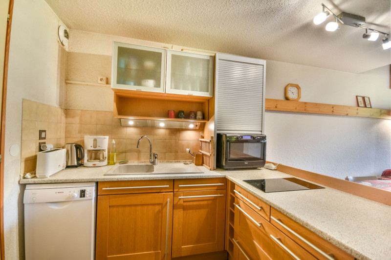 _lv_images__lot_0020392269_02_17060974
