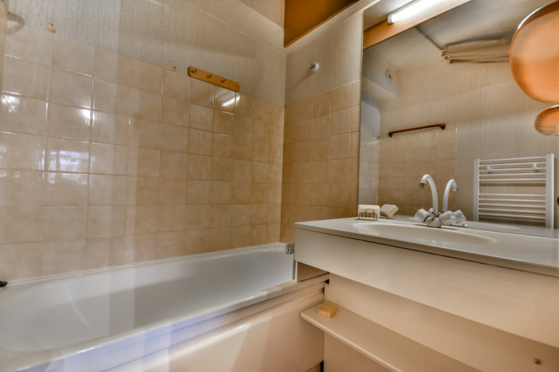 _lv_images__lot_0020392269_06_19261978