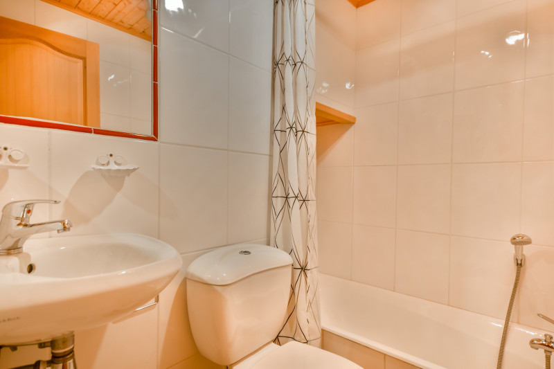 _lv_images__lot_0020392275_08_18083846