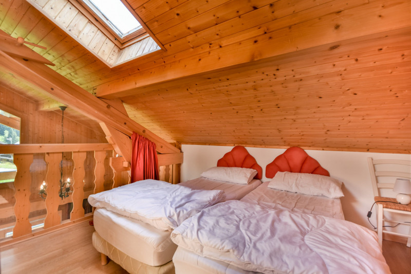 _lv_images__lot_0020392275_11_18122403