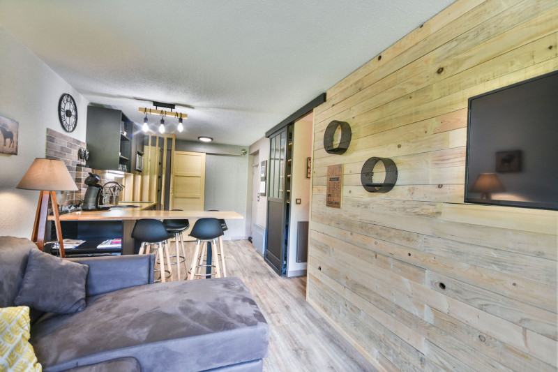 _lv_images__lot_0020392282_04_18915594