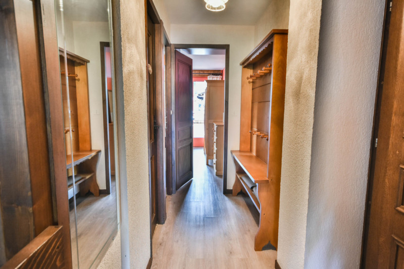 _lv_images__lot_0020392285_05_18491146