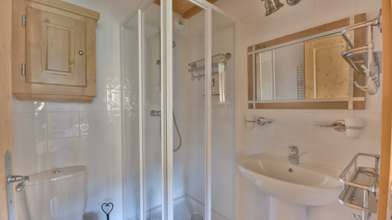 _lv_images__lot_0020392315_06_18935164