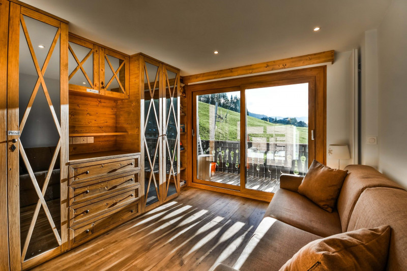 _lv_images__lot_0020392326_11_18123014