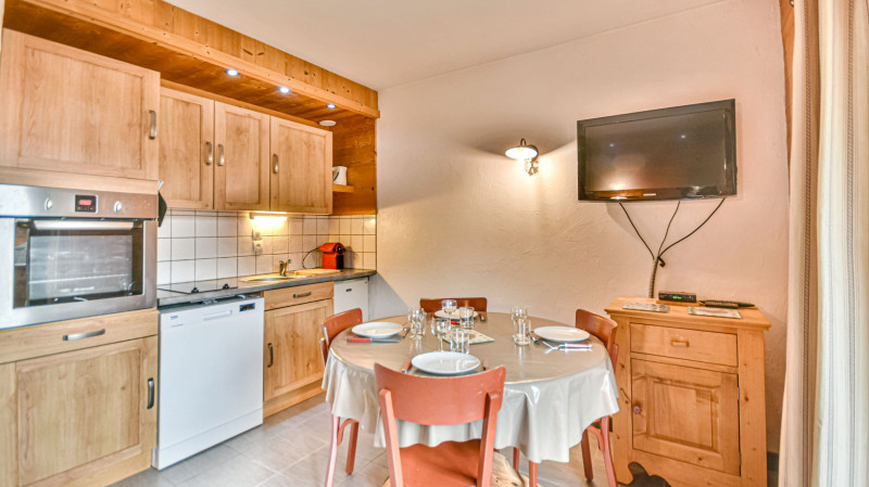 _lv_images__lot_0020392409_02_18848579