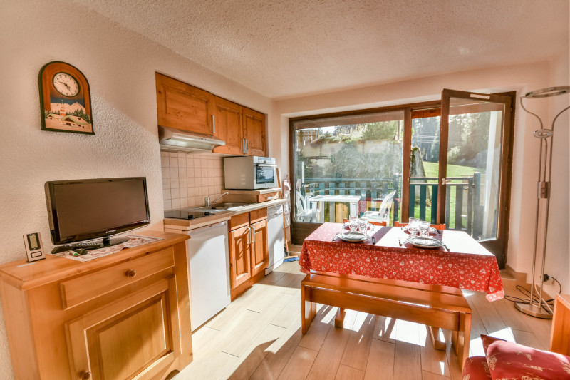 _lv_images__lot_0020392430_01_16802080