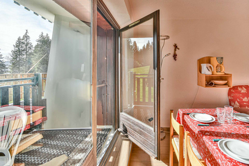 _lv_images__lot_0020392430_05_18359203