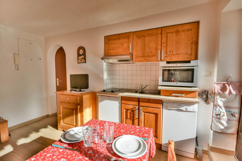_lv_images__lot_0020392430_08_16802087
