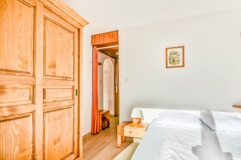 _lv_images__lot_0020392430_12_19367040