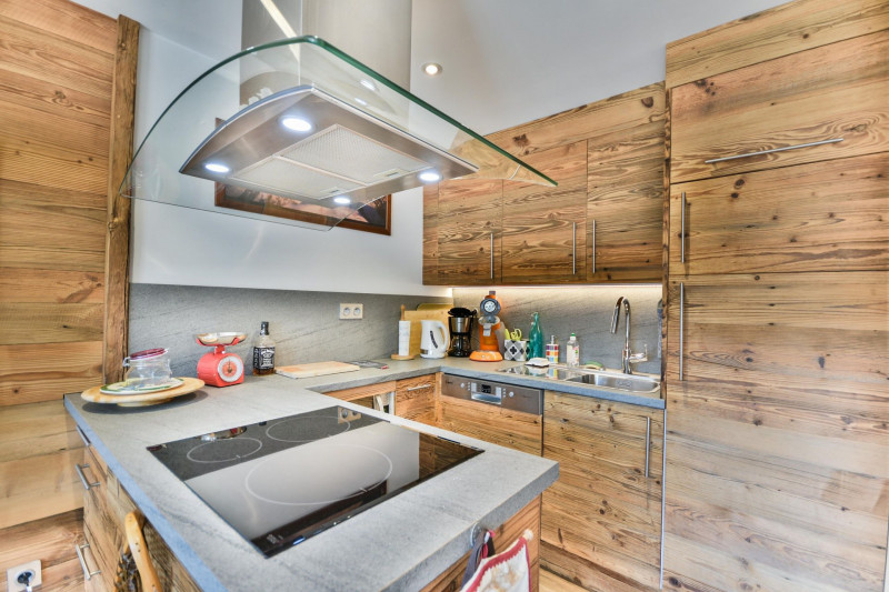 _lv_images__lot_0020392433_03_18038587