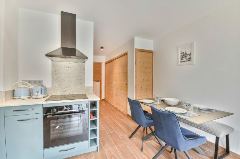 _lv_images__lot_0020392437_03_19385041