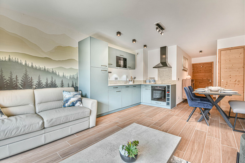 _lv_images__lot_0020392437_06_18791450