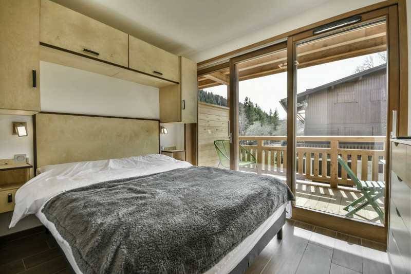 _lv_images__lot_0020392437_08_18038617