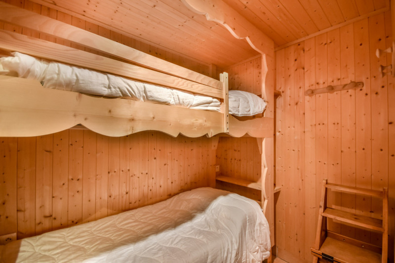 _lv_images__lot_0020392439_09_19356015