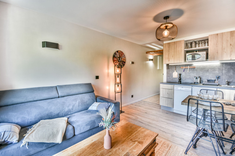 _lv_images__lot_0020392440_03_17883527