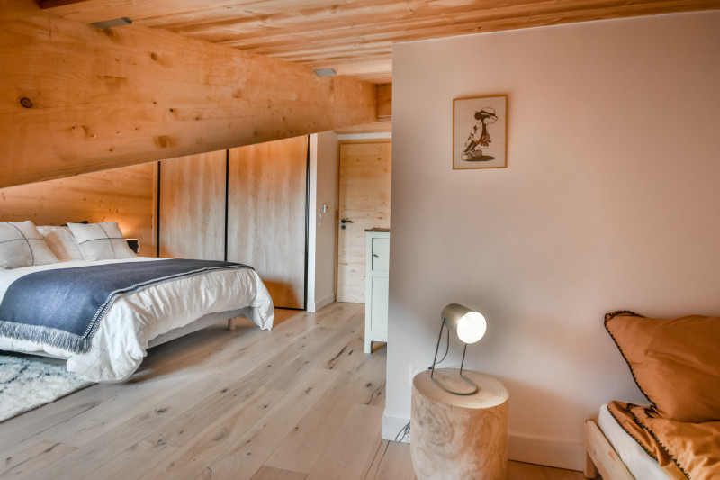 _lv_images__lot_0020392443_12_18160789