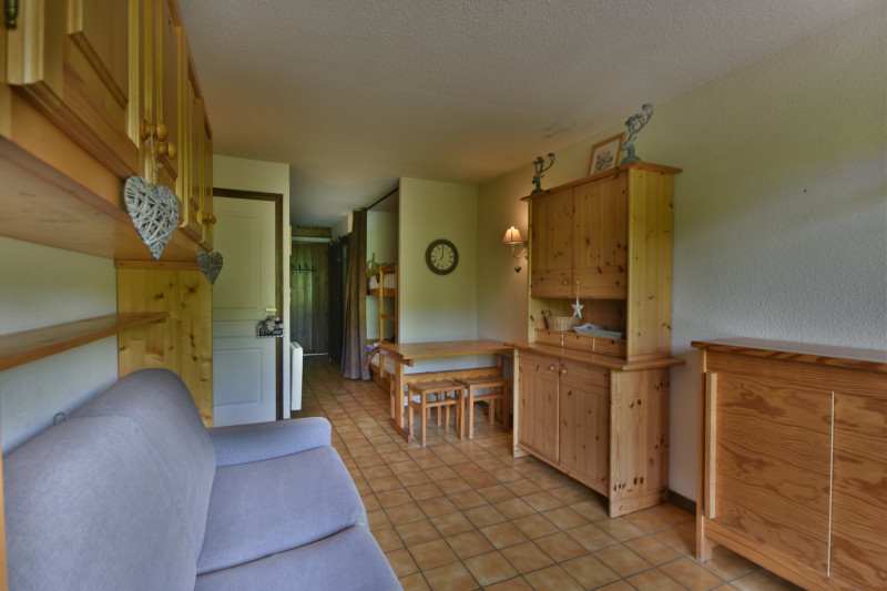 _lv_images__lot_0020392450_02_16900167