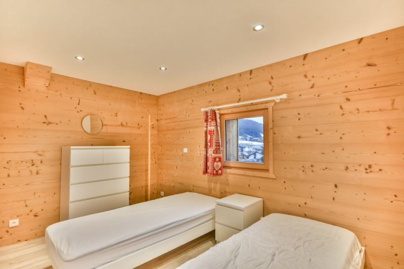 _lv_images__lot_0020392452_09_18857653