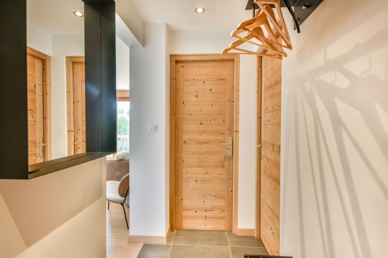 _lv_images__lot_0020392454_09_18934747