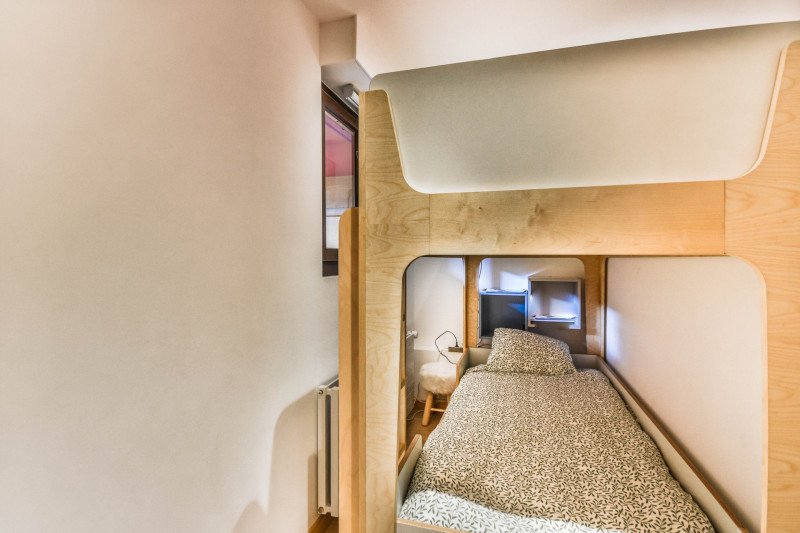 _lv_images__lot_0020392454_12_17864940