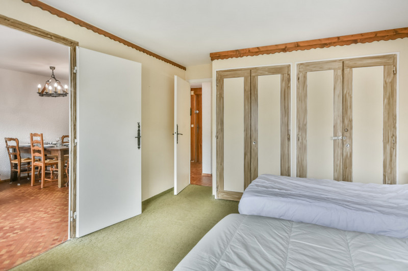 _lv_images__lot_0020392456_08_18142107