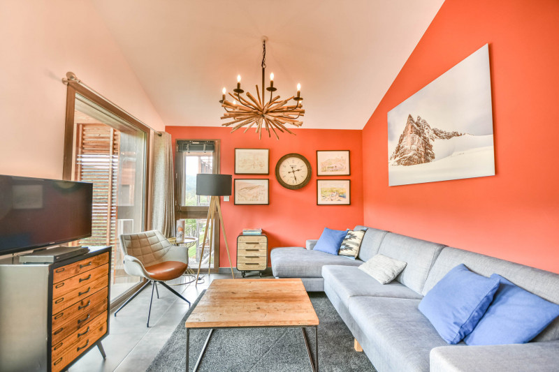 _lv_images__lot_0020392469_05_18490382