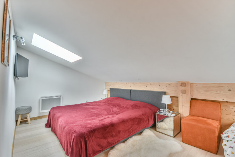 _lv_images__lot_0020392469_10_18791250