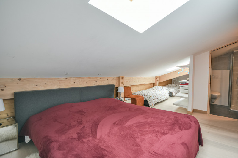 _lv_images__lot_0020392469_11_17864256