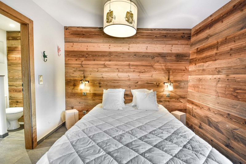 _lv_images__lot_0020392474_08_18150704